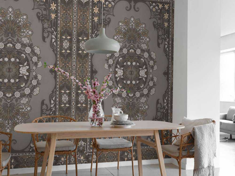 Ornements classiques en taupe foncé