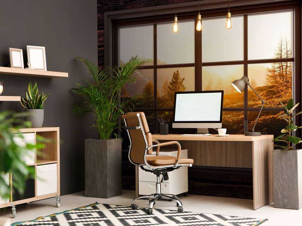 Lever de soleil dans la vallée montagneuse