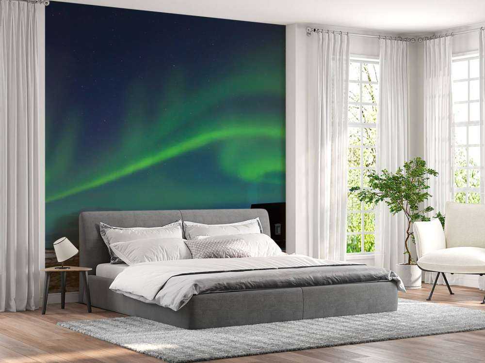 Aurore boréale au-dessus d'une église