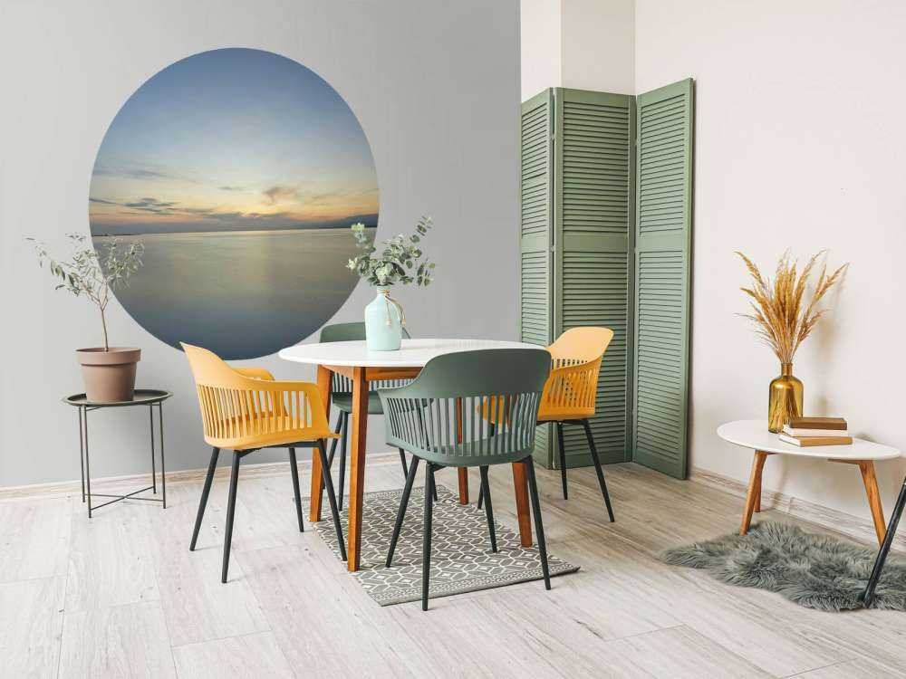 Lever de soleil près de la côte 