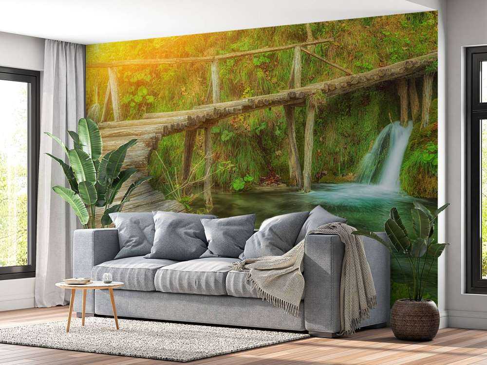 Pont en bois avec lumière du soleil