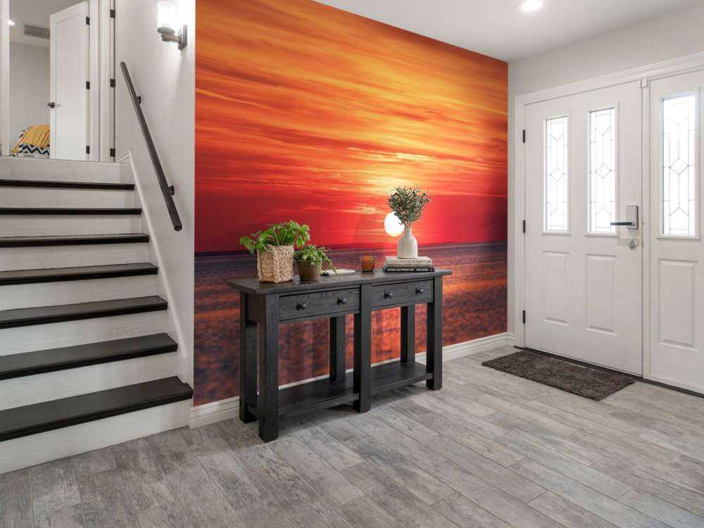 Coucher de soleil rouge feu sur une mer calme