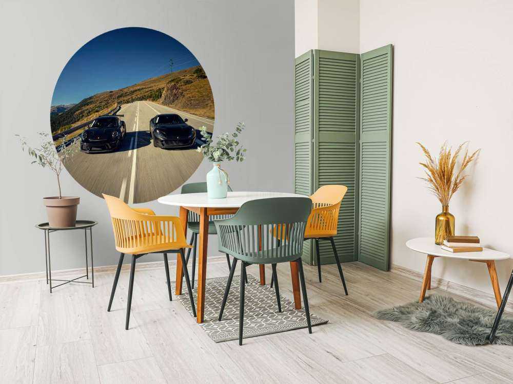 Supercars noires dans les montagnes