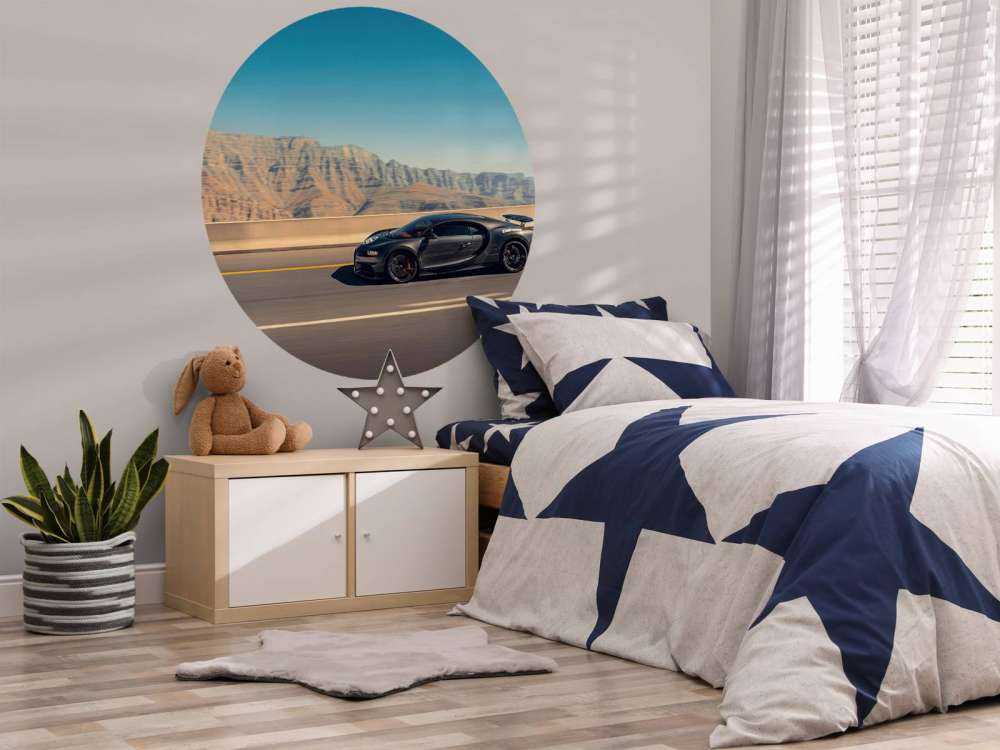 Hypercar contre paysage montagneux