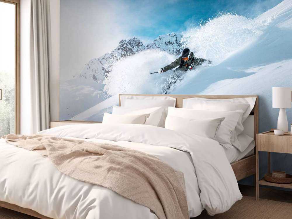 Descente en poudreuse pleine d'action par temps clair