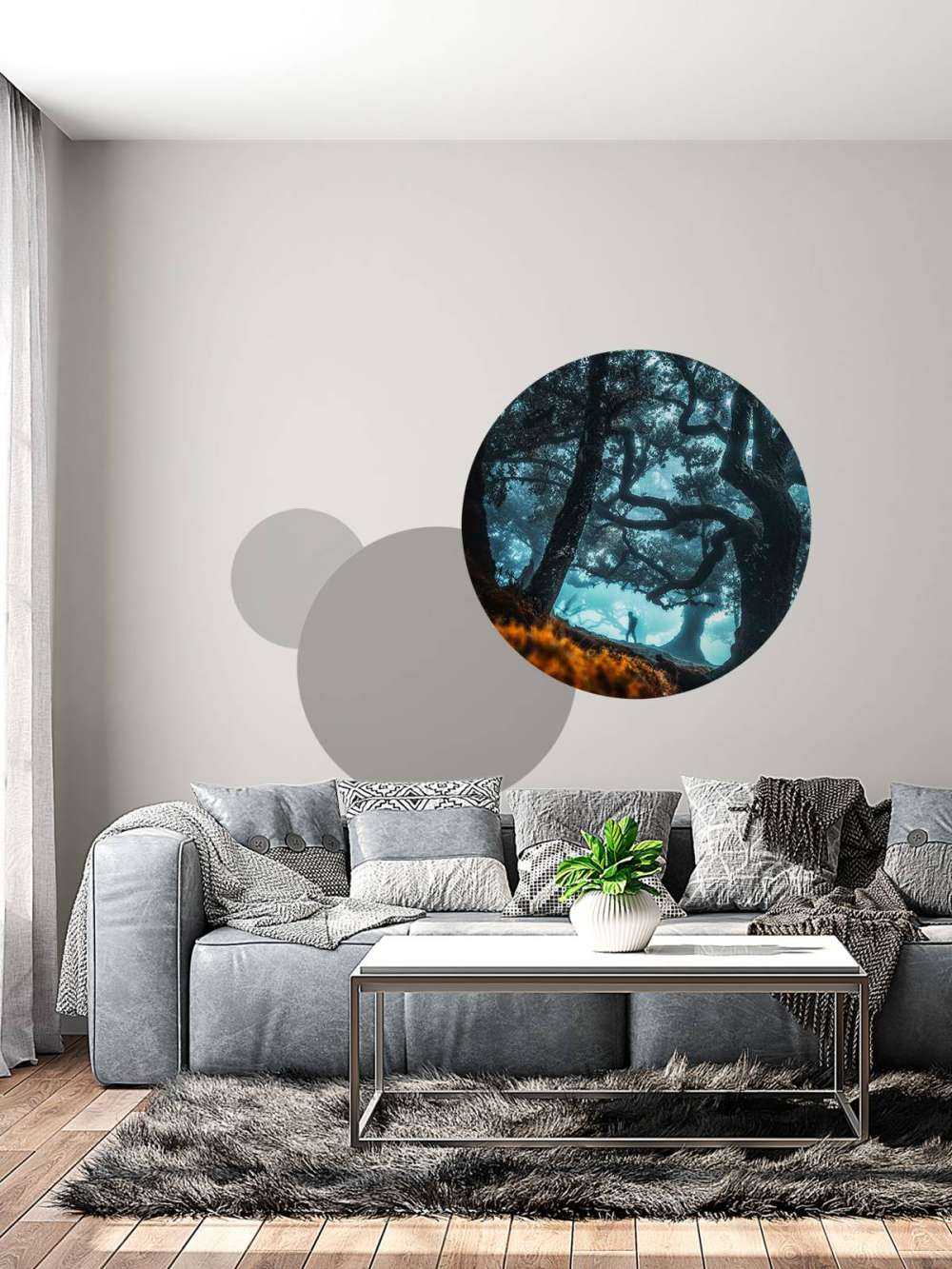 Silhouette mystique dans la forêt de brume.