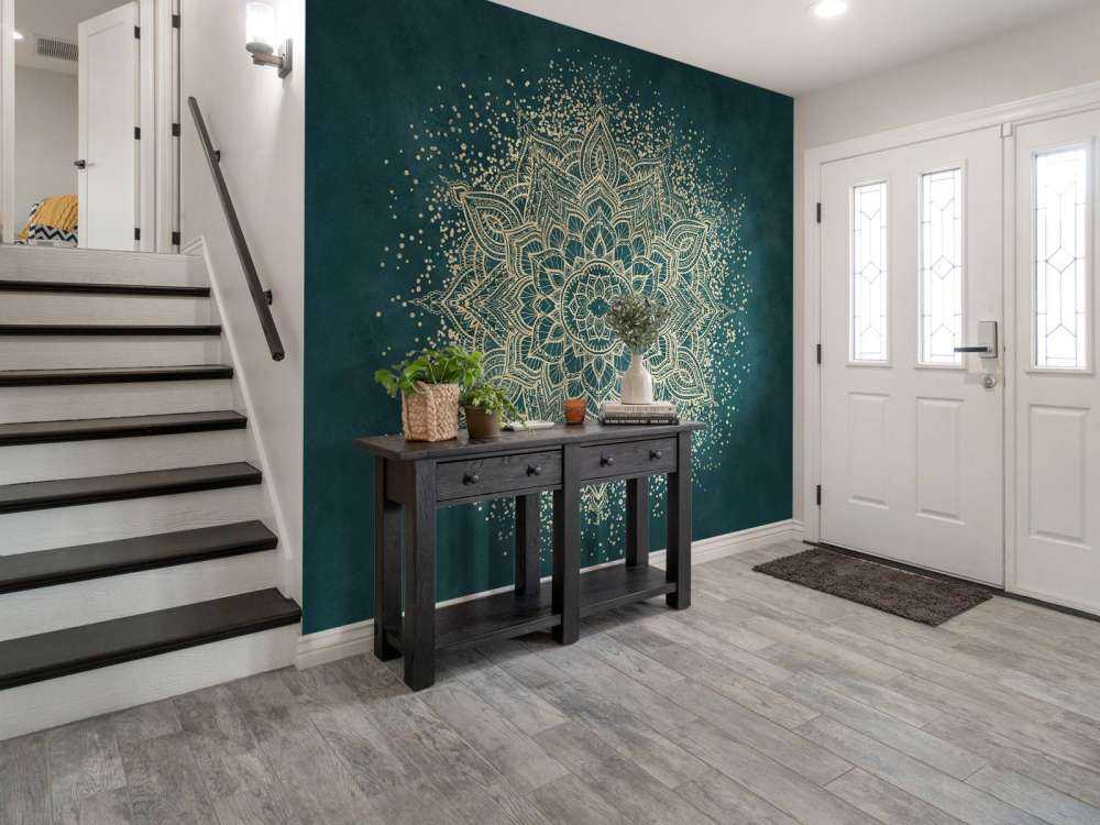 Mandala doré sur vert émeraude.