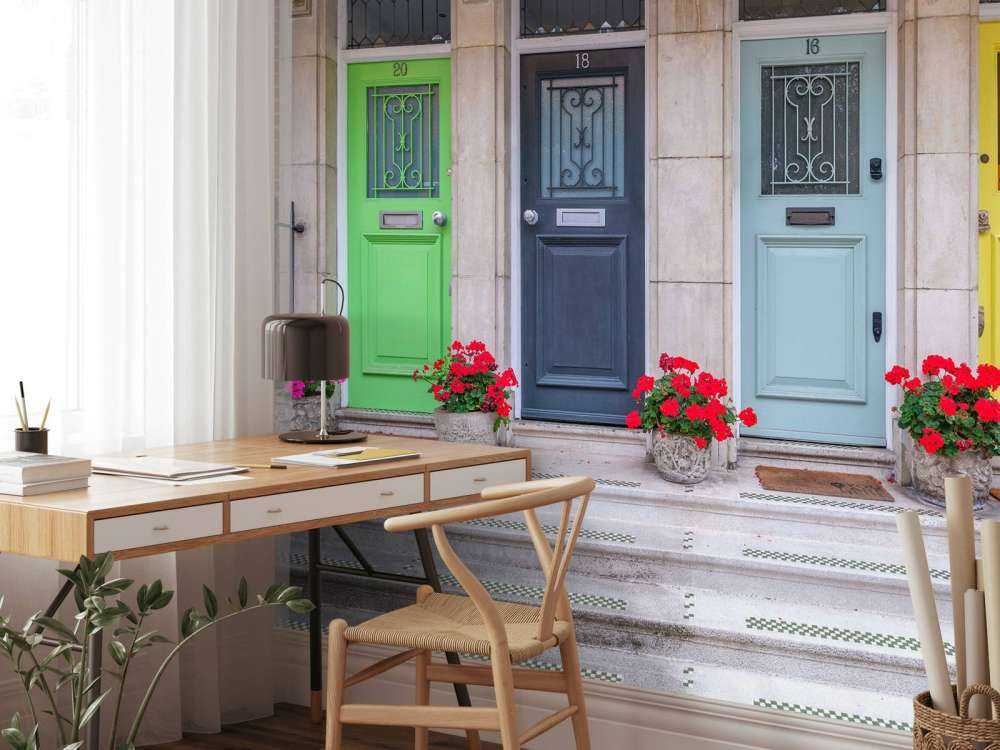 Portes multicolores d'un immeuble résidentiel, Londres