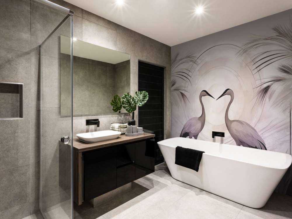 Grues au crépuscule gris