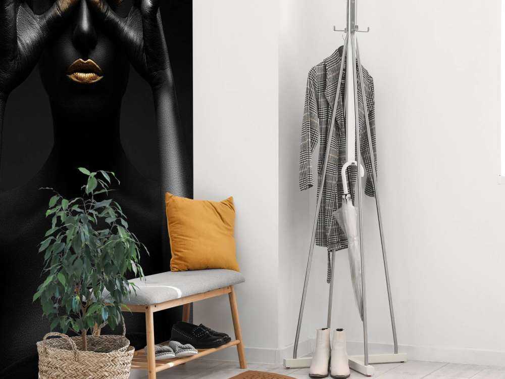 Femme peinte en noir