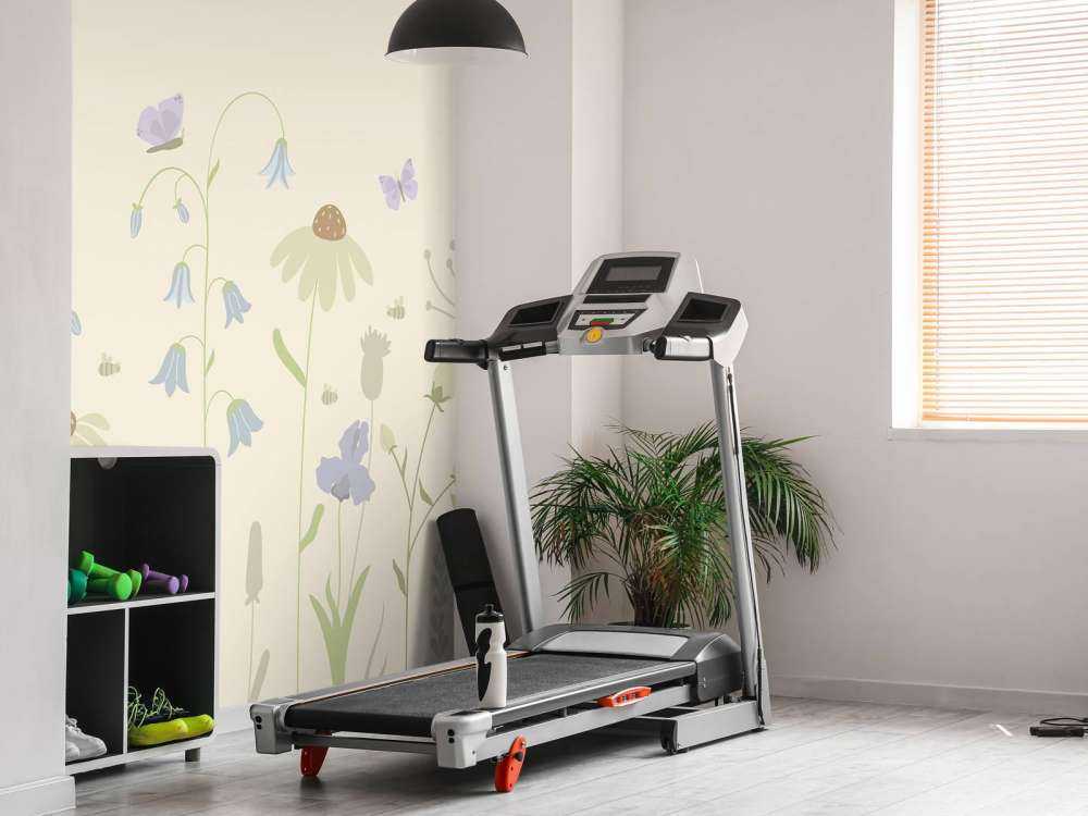 Champ de fleurs en hauteur avec papillons sable, vieux rose, vert et lilas