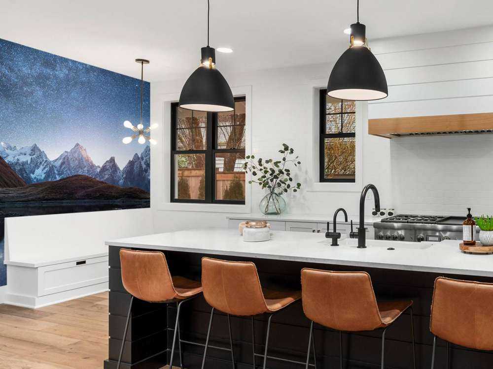 Montagnes enneigées la nuit