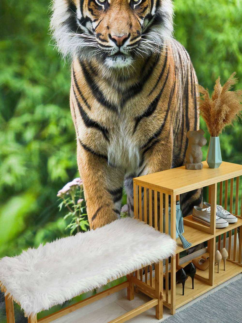 Tigre debout sur une pierre