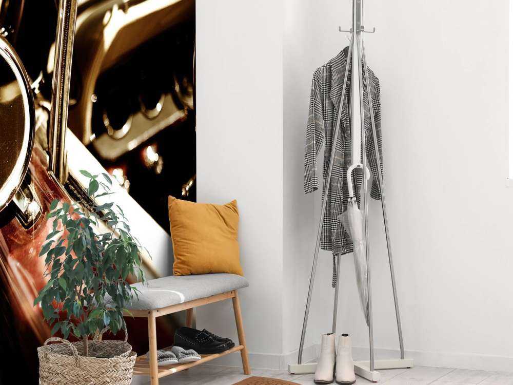 Gros plan sur la voiture de collection rouge