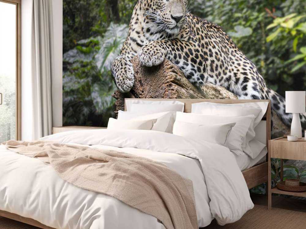 Un léopard sur une branche