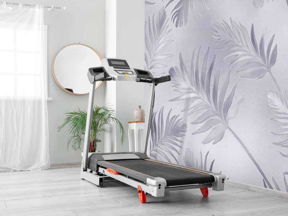 Feuilles dorées sur un bleu pâle foncé