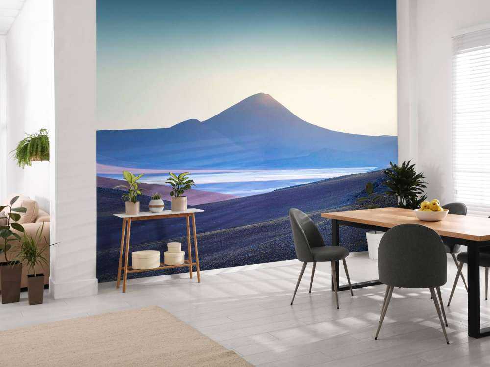 Lever de soleil sur un paysage désertique volcanique