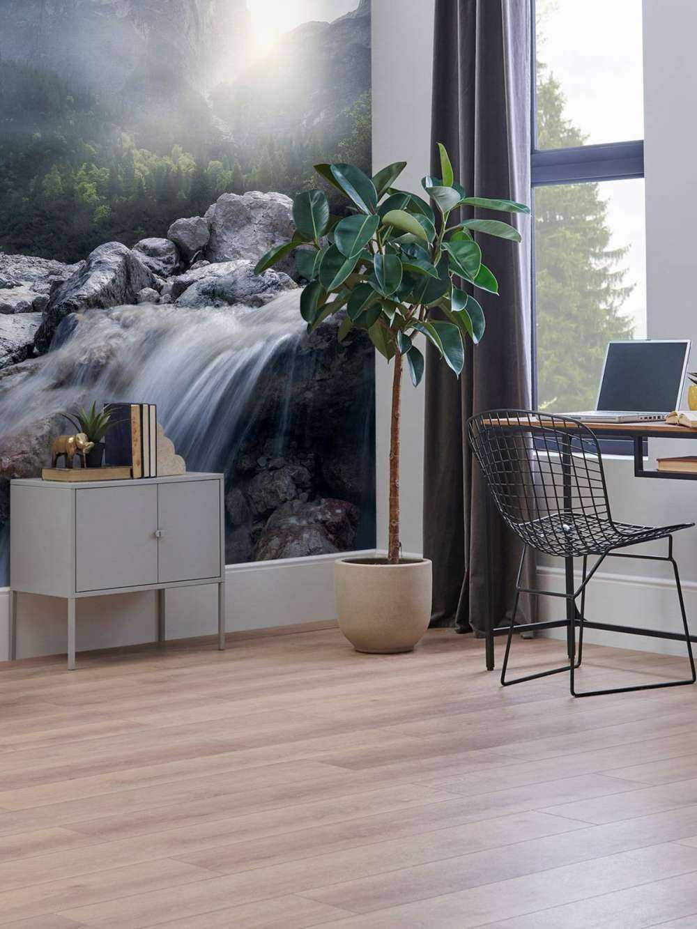 Mistige Bergstroom au lever du soleil