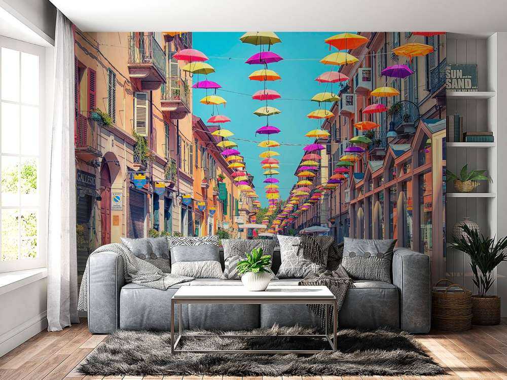 Des parasols joyeux au-dessus d'une rue ensoleillée.