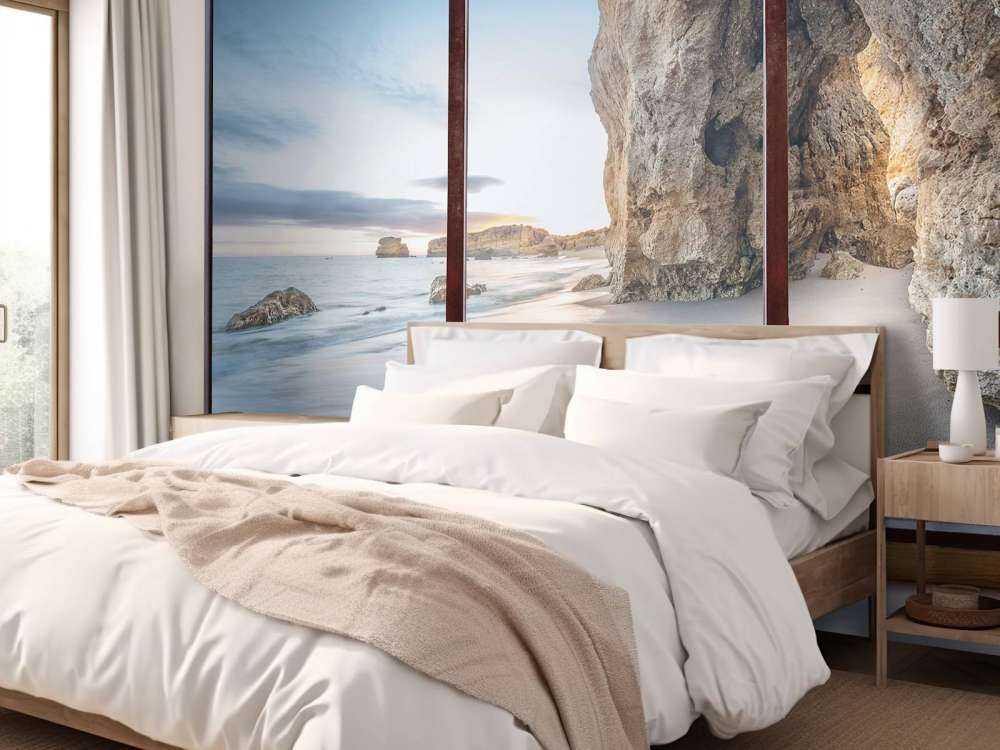 Vue sur la mer avec une crique rocheuse