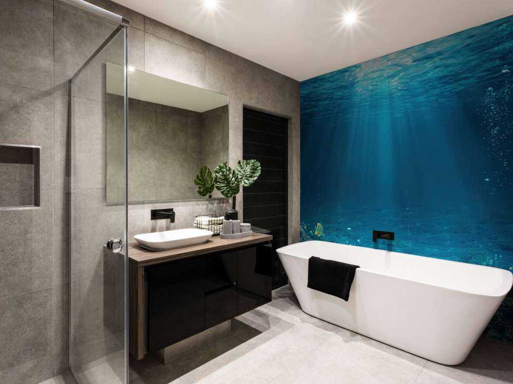 Des rayons de soleil à travers l'eau