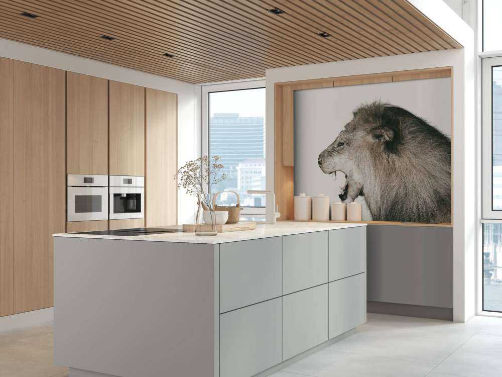 Lion rugissant blanc