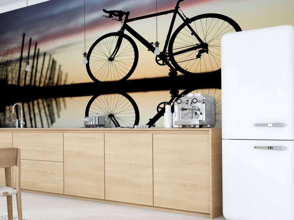 Vélo de course au coucher du soleil