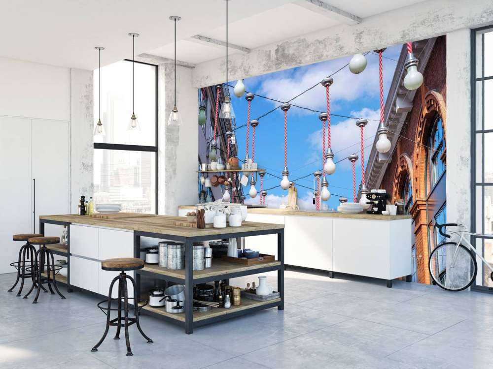 Ampoules lumineuses suspendues le long des bâtiments pour les décorations de Noël, Londres.