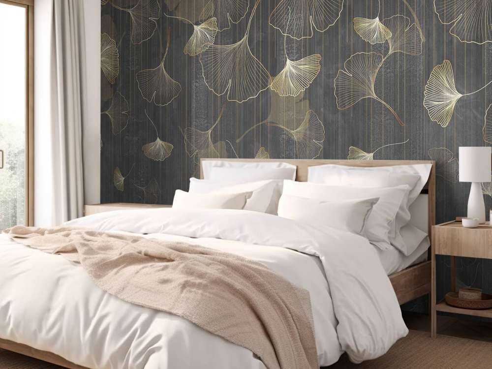 Feuilles de ginkgo dans une brume dorée