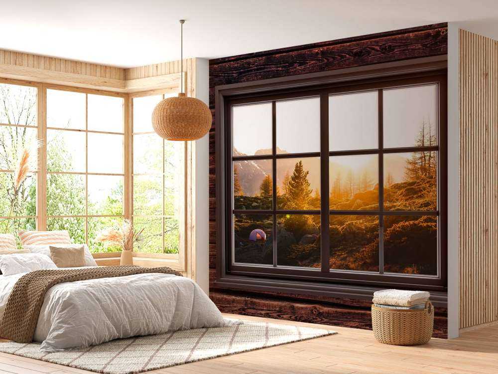 Lever de soleil dans la vallée montagneuse