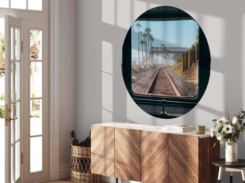 Ligne de chemin de fer le long de la côte des palmiers