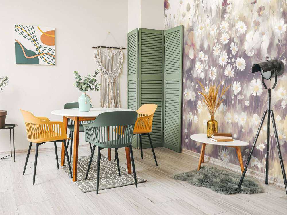 Végétation luxuriante d'été brun doré