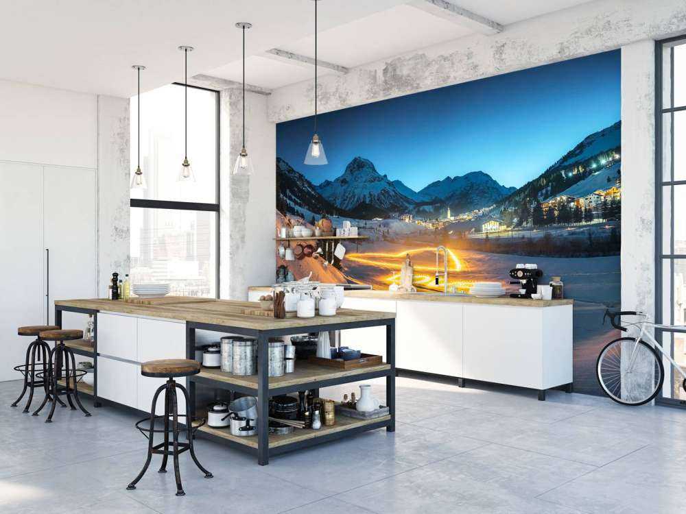 Art lumineux dans un village de montagne en hiver