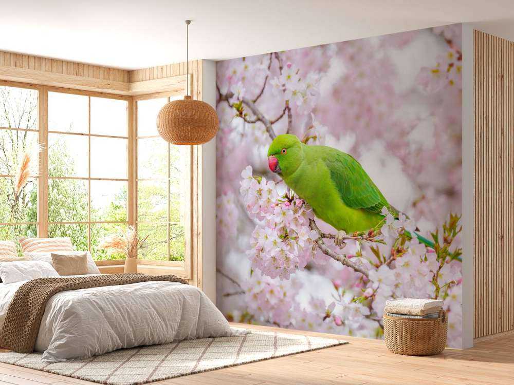 Perroquet vert parmi les fleurs