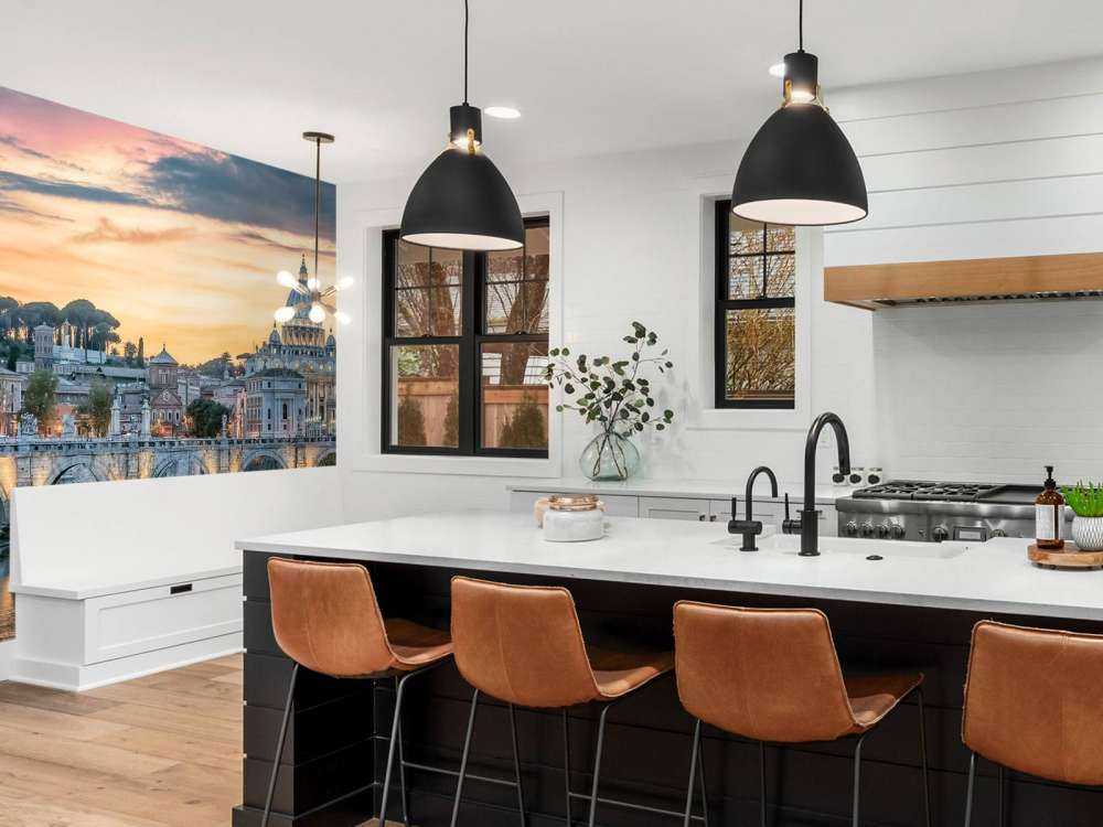 Lueur du soir sur la ville romaine aux dômes.