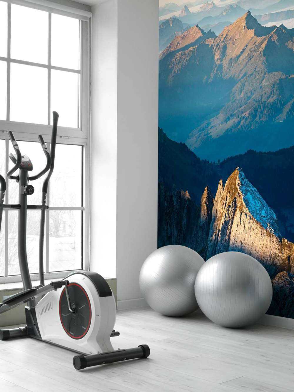 Lumière du matin sur la montagne rocheuse