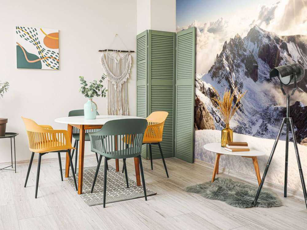 Lumière du soleil sur une crête enneigée