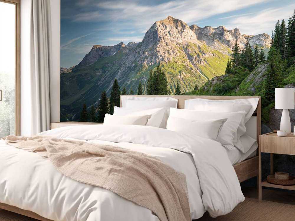 Soleil du soir sur les sommets alpins