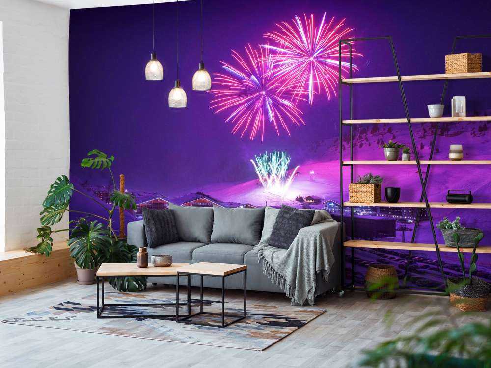 Feu d'artifice au-dessus du village d'hiver