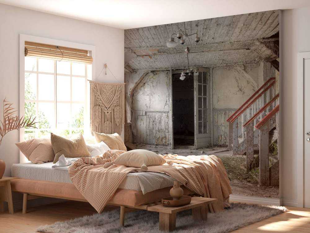 Rampe d'escalier rouge de l'hôtel