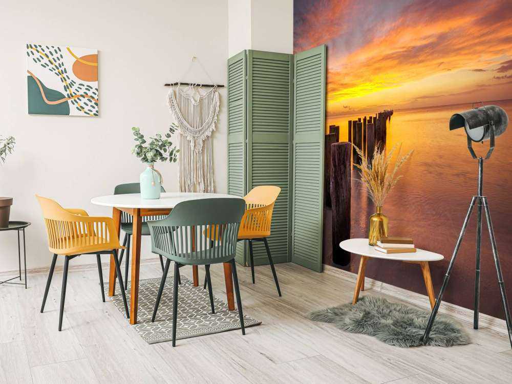 Brise-lames au lever du soleil