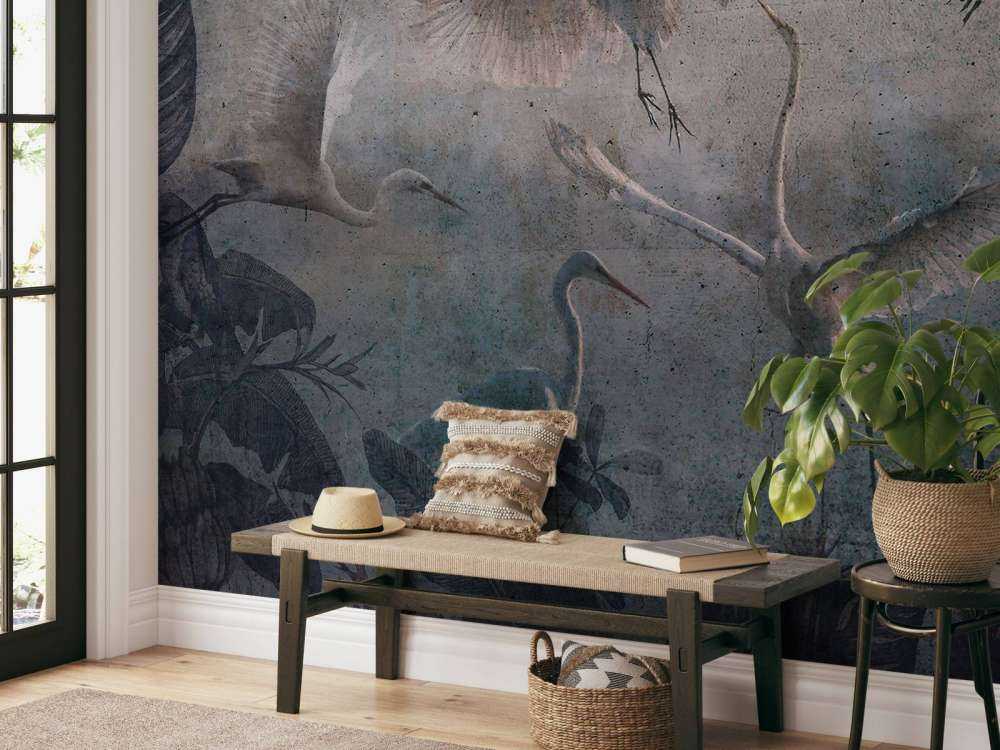 Hérons volants dans le bleu crépusculaire