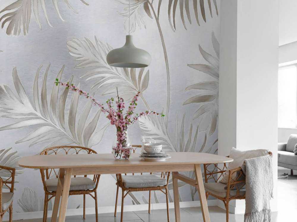 Feuilles dorées sur platine sombre