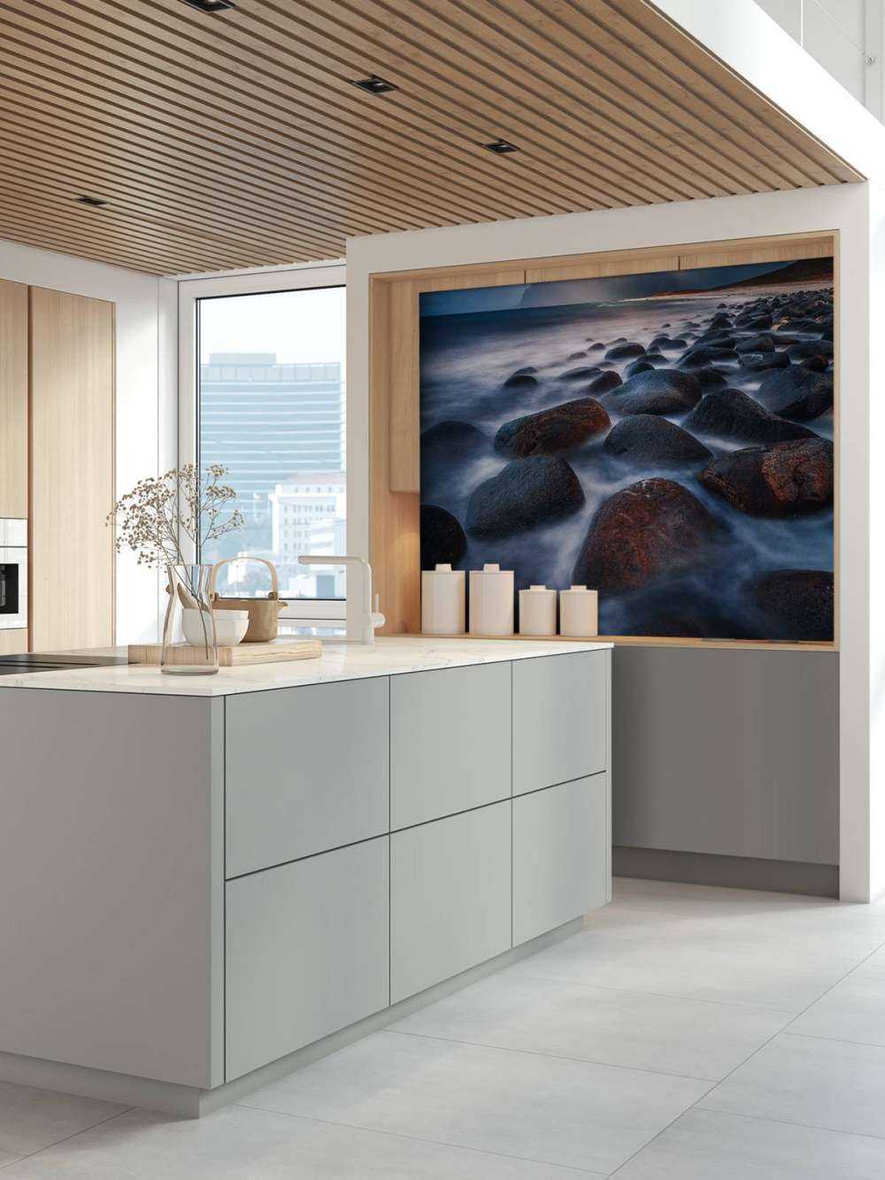 Lumière du soir sur une côte rocheuse accidentée