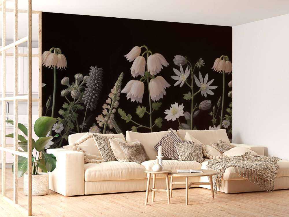 Fleurs des champs sombres avec floraison pastel