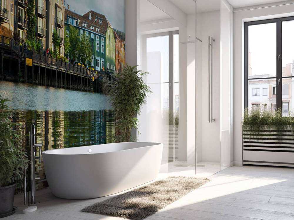 Maisons colorées au bord de l'eau.