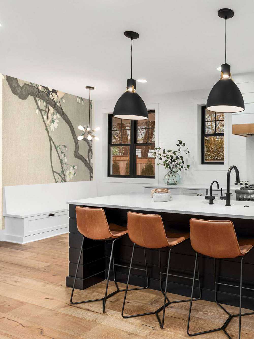 Nénés sur une branche fleurie