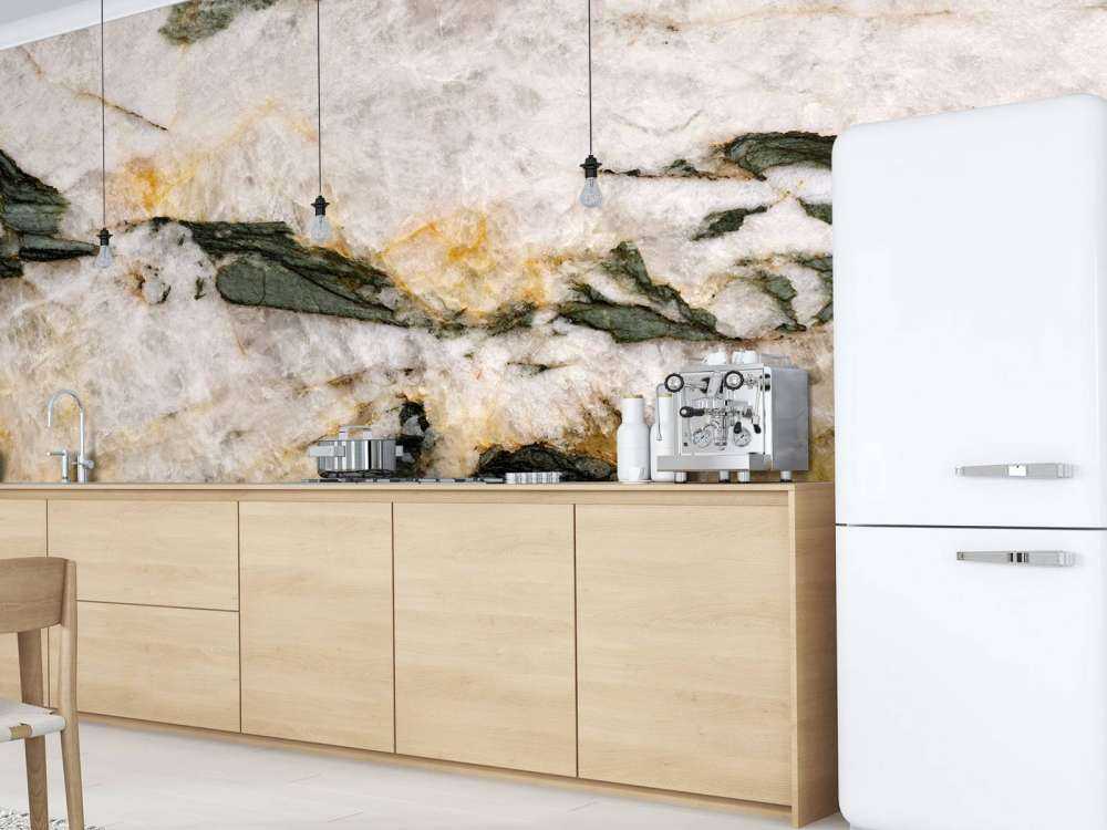 Marbre blanc avec des éléments verts