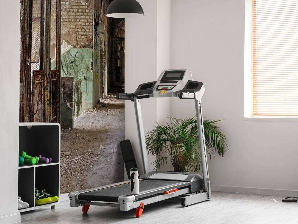 Cage d'escalier dans un bâtiment abandonné