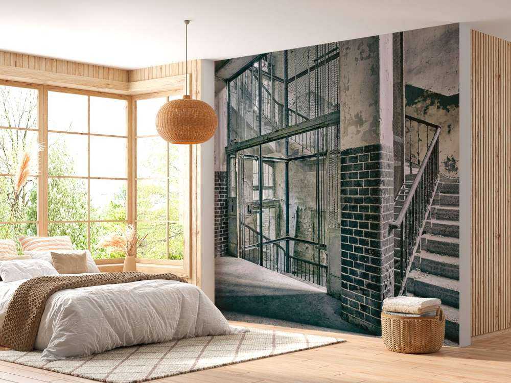 Ancien escalier et cage d'ascenseur